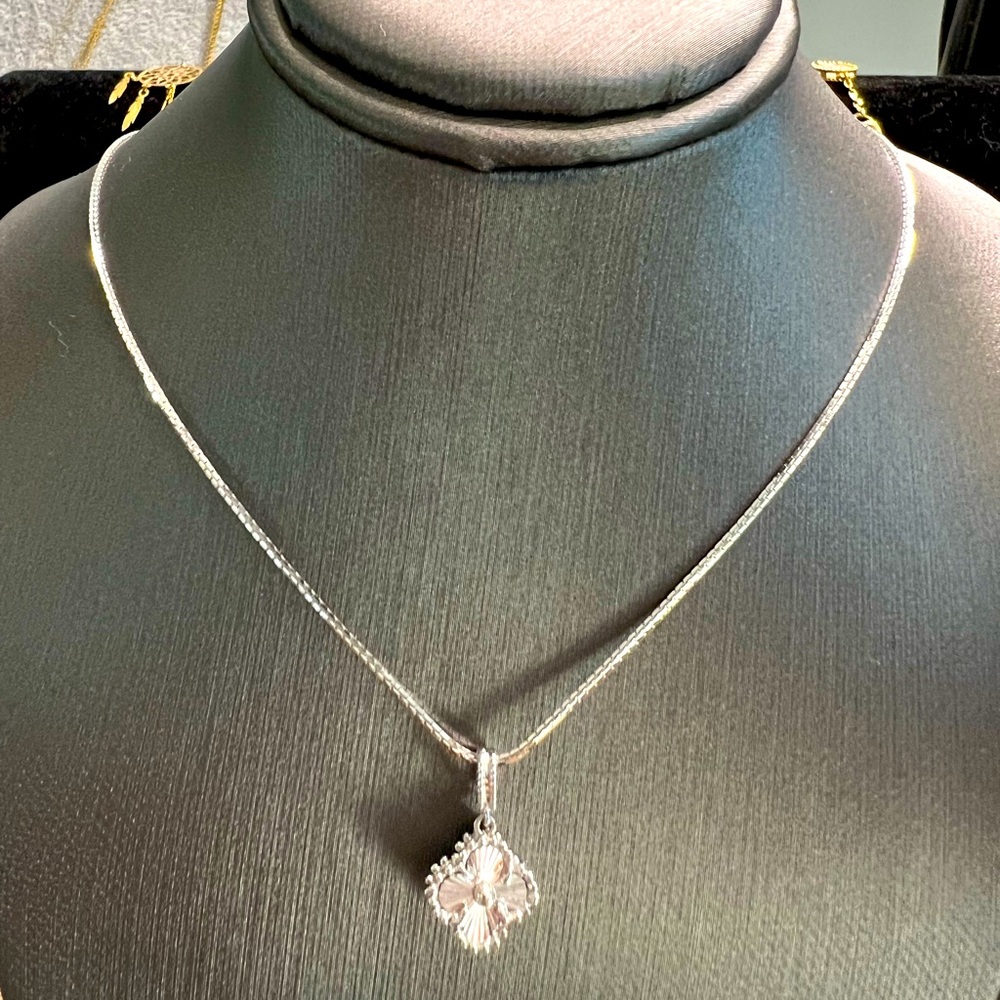 Real 18K White Gold Flower Pendant Necklace 16” 8mm